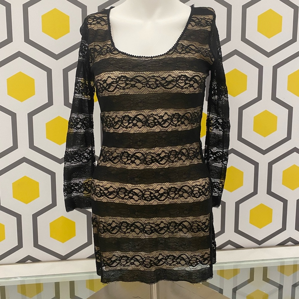 Women’s long sleeve lace lined tunic